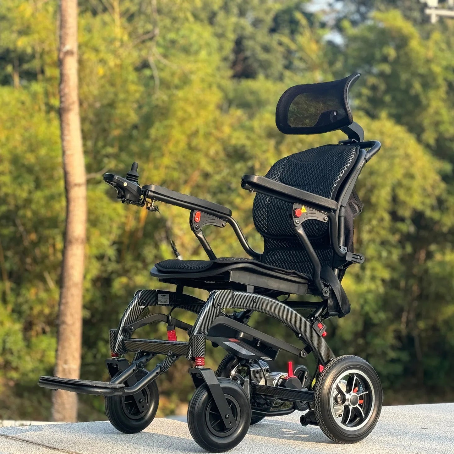 Powerful Lithium Rechargeable Controlled Lightweight 17.5kg Elderly Electric Wheelchair Brushless Motor Health Care Wheelchair