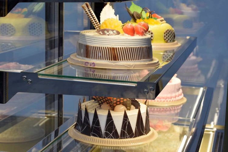 Cake Showcase Three Layers Square Glass Bakery Cake Display Fridge Chiller Commercial Cake Display Freezer Black Marble Bakery Pastry Commercial Single-Temperature Refrigerated Bakery Display Cooler Black Vertical Right Angle Cake Display Cabinet